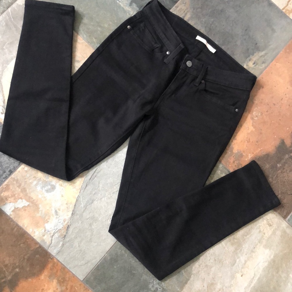 Black Levi’s denim jeans